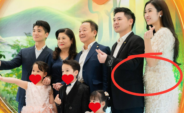 Đỗ Mỹ Linh lộ vòng hai lùm lùm khi dự sinh nhật bố chồng hào môn, nghi vấn đang mang thai lần 2- Ảnh 1.