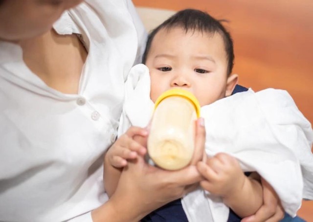 Lượng sữa phù hợp cho trẻ theo từng giai đoạn để không cản trở phát triển của con- Ảnh 2. Lượng sữa phù hợp cho trẻ theo từng giai đoạn để không cản trở phát triển của con- Ảnh 2.
