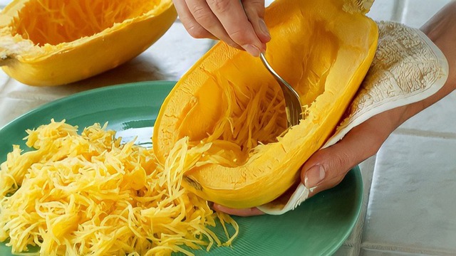 Quả này "ruột toàn sợi", giá lên đến 150.000 đồng/kg: Người dân mua rào rào, khen ngon tới tấp- Ảnh 1.