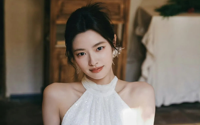 Vô ơn như mỹ nhân này xứng đáng biến mất khỏi showbiz: Bôi nhọ người giúp mình nổi tiếng, ăn không nói có trắng trợn- Ảnh 3. Vô ơn như mỹ nhân này xứng đáng biến mất khỏi showbiz: Bôi nhọ người giúp mình nổi tiếng, ăn không nói có trắng trợn- Ảnh 3.