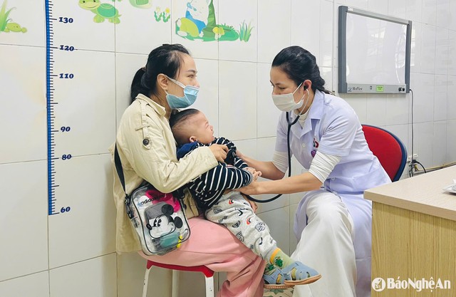 Người phụ nữ mắc cúm A chỉ sốt khoảng 30 phút là mất kiểm soát, co giật, mắt sưng không mở được- Ảnh 5. Người phụ nữ mắc cúm A chỉ sốt khoảng 30 phút là mất kiểm soát, co giật, mắt sưng không mở được- Ảnh 5.