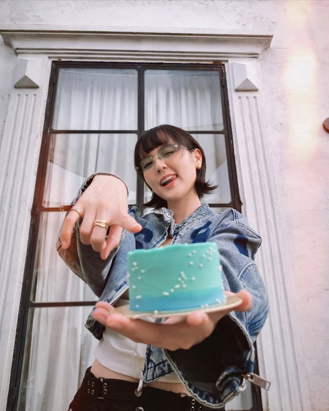 Chiếc bánh sinh nhật của Hải Tú- Ảnh 1. Chiếc bánh sinh nhật của Hải Tú- Ảnh 1.