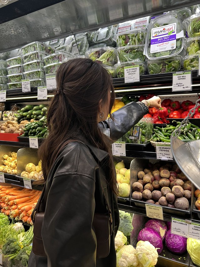 Bức ảnh 100k tiền rau củ gây xôn xao- Ảnh 5. Bức ảnh 100k tiền rau củ gây xôn xao- Ảnh 5.