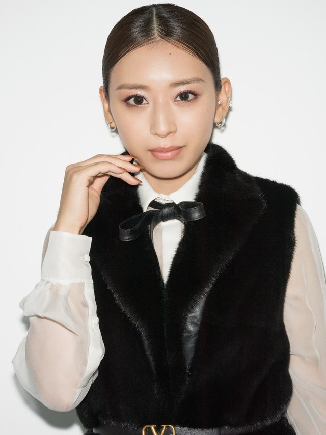 "Quả báo nhãn tiền" cho nữ ca sĩ 17 tuổi ngoại tình, cướp chồng của chị gái cùng nhóm- Ảnh 6. "Quả báo nhãn tiền" cho nữ ca sĩ 17 tuổi ngoại tình, cướp chồng của chị gái cùng nhóm- Ảnh 6.