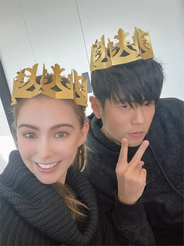 Bí mật động trời về tấm ảnh “hoàng tử showbiz” ngoại tình với vợ bạn thân ở căn hộ 53 tỷ - Ảnh 2. Bí mật động trời về tấm ảnh “hoàng tử showbiz” ngoại tình với vợ bạn thân ở căn hộ 53 tỷ - Ảnh 2.