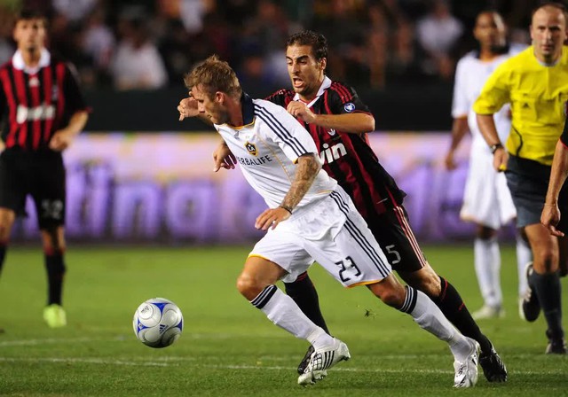 Khối tài sản ròng của David Beckham sau khi được phong tước Hiệp sĩ bị lu mờ bởi 1 đồng đội giàu gấp 20 lần- Ảnh 4. Khối tài sản ròng của David Beckham sau khi được phong tước Hiệp sĩ bị lu mờ bởi 1 đồng đội giàu gấp 20 lần- Ảnh 4.