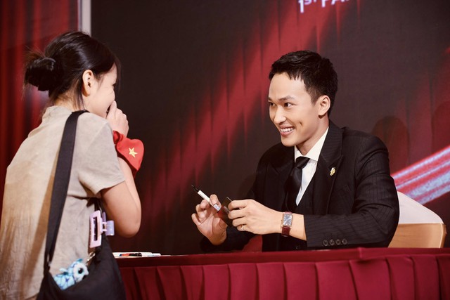 Nam diễn viên Mưa Đỏ có đang mắc bệnh ngôi sao?- Ảnh 1. Nam diễn viên Mưa Đỏ có đang mắc bệnh ngôi sao?- Ảnh 1.