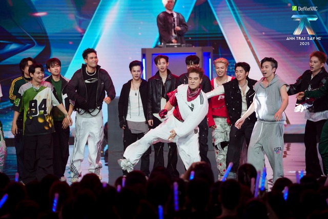 Chuyện gì đây: 1 Anh Trai Say Hi công khai đăng ảnh hôn má, nói lời yêu với hot TikToker Ciin!- Ảnh 8. Chuyện gì đây: 1 Anh Trai Say Hi công khai đăng ảnh hôn má, nói lời yêu với hot TikToker Ciin!- Ảnh 8.