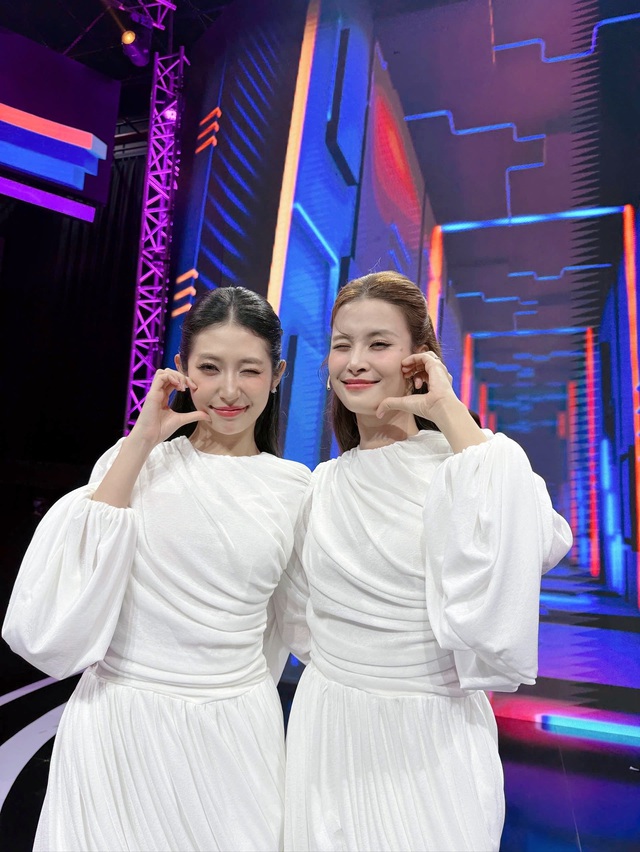 Đông Nhi nói đúng 3 chữ, hé lộ số tiền được Trấn Thành mừng cưới- Ảnh 6. Đông Nhi nói đúng 3 chữ, hé lộ số tiền được Trấn Thành mừng cưới- Ảnh 6.