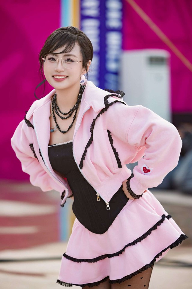 Giao diện dễ thương của Minh Nghi khiến cộng đồng mạng đồng loạt réo tên Bomman
- Ảnh 3. Giao diện dễ thương của Minh Nghi khiến cộng đồng mạng đồng loạt réo tên Bomman
- Ảnh 3.