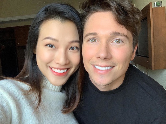 Chồng cũ MC Hoàng Oanh quỳ gối cầu hôn bạn gái mới sau 3 năm ly hôn- Ảnh 7. Chồng cũ MC Hoàng Oanh quỳ gối cầu hôn bạn gái mới sau 3 năm ly hôn- Ảnh 7.