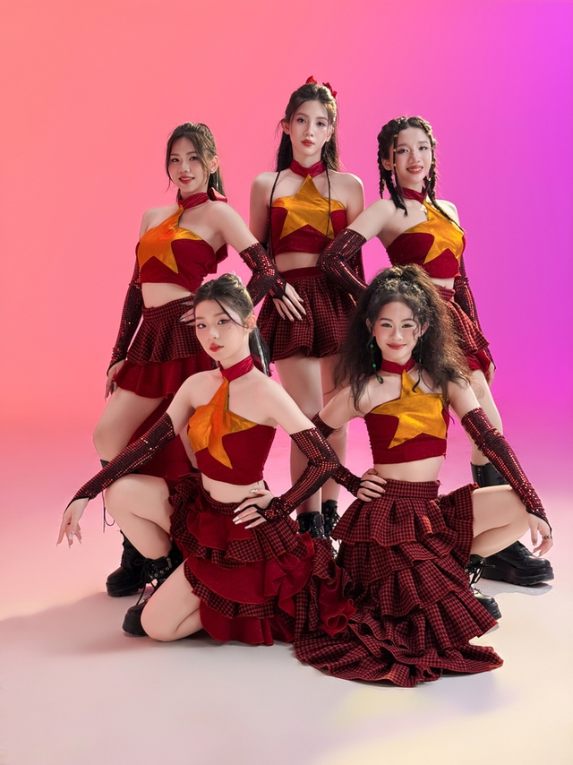 Nể người hát 1 thì nể người sáng tác 10: Ca khúc gây tranh cãi về lyrics lẫn nhạc, như 5 giọng AI gộp lại- Ảnh 4. Nể người hát 1 thì nể người sáng tác 10: Ca khúc gây tranh cãi về lyrics lẫn nhạc, như 5 giọng AI gộp lại- Ảnh 4.