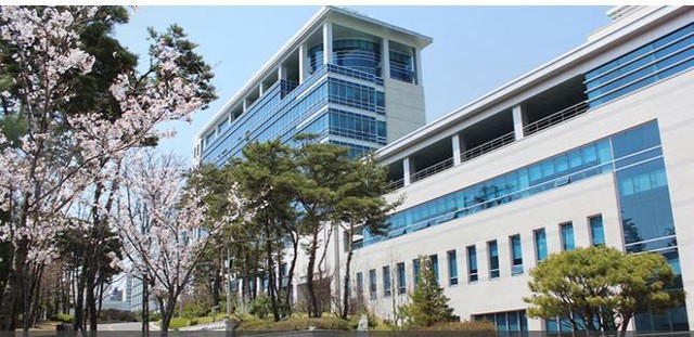 Người mẹ nhẫn tâm bỏ lại 2 con nhỏ ở trường mẫu giáo suốt 3 tháng - Ảnh 1. Người mẹ nhẫn tâm bỏ lại 2 con nhỏ ở trường mẫu giáo suốt 3 tháng - Ảnh 1.