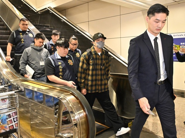 Chồng của mỹ nhân phim giờ vàng bị đề nghị mức án gần 3 năm tù, vợ đăng story đầy tuyệt vọng- Ảnh 5. Chồng của mỹ nhân phim giờ vàng bị đề nghị mức án gần 3 năm tù, vợ đăng story đầy tuyệt vọng- Ảnh 5.