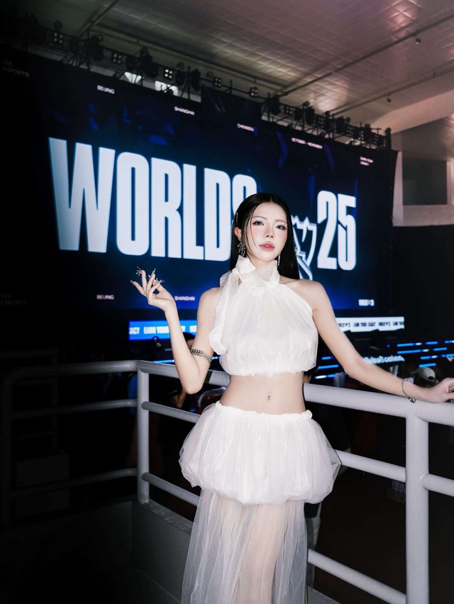 Mai Dora cosplay Ahri tung chiêu "tranh sủng"- Ảnh 1. Mai Dora cosplay Ahri tung chiêu "tranh sủng"- Ảnh 1.