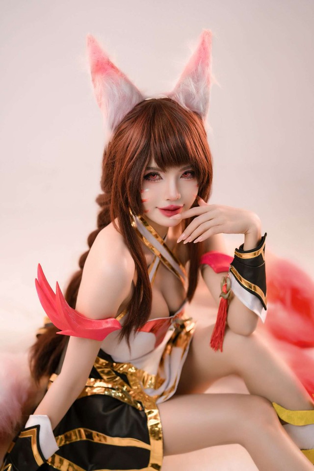 Mai Dora cosplay Ahri tung chiêu "tranh sủng"- Ảnh 2. Mai Dora cosplay Ahri tung chiêu "tranh sủng"- Ảnh 2.