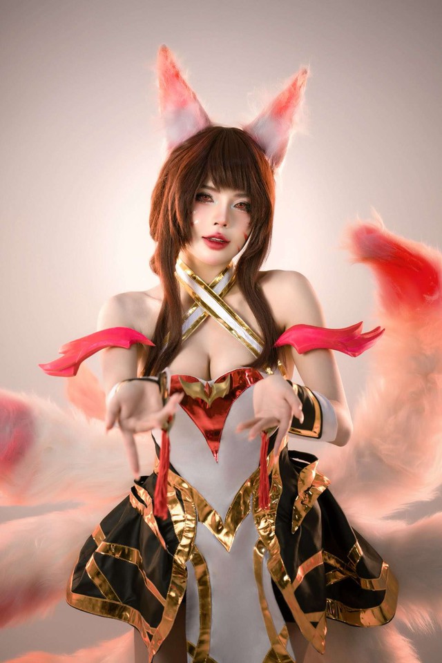 Mai Dora cosplay Ahri tung chiêu "tranh sủng"- Ảnh 4. Mai Dora cosplay Ahri tung chiêu "tranh sủng"- Ảnh 4.