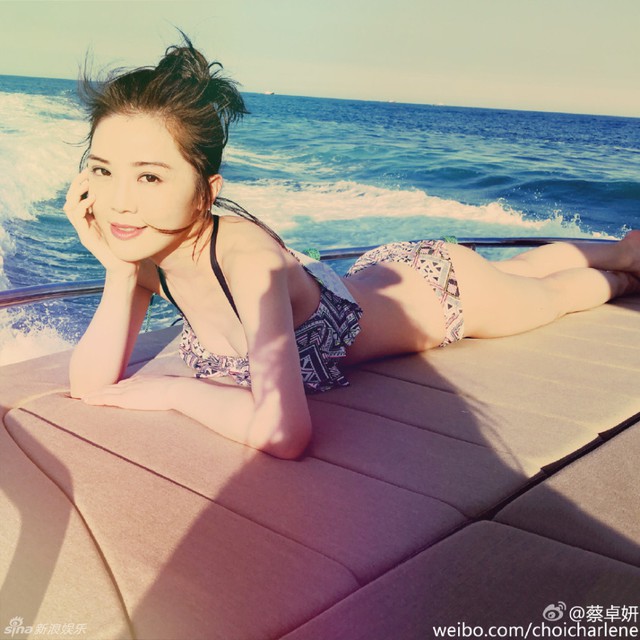 Bí quyết trẻ mãi không già của 1 Chị Đẹp: "Da tôi đẹp vì hay đọc tiểu thuyết tổng tài bá đạo"- Ảnh 5. Bí quyết trẻ mãi không già của 1 Chị Đẹp: "Da tôi đẹp vì hay đọc tiểu thuyết tổng tài bá đạo"- Ảnh 5.