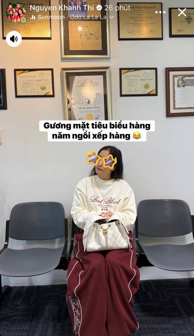 Lộ ảnh hiếm hoi của Khánh Thi trong bệnh viện, xuống sắc khó nhận ra, chính chủ xem lại còn thấy "sợ"- Ảnh 2. Lộ ảnh hiếm hoi của Khánh Thi trong bệnh viện, xuống sắc khó nhận ra, chính chủ xem lại còn thấy "sợ"- Ảnh 2.