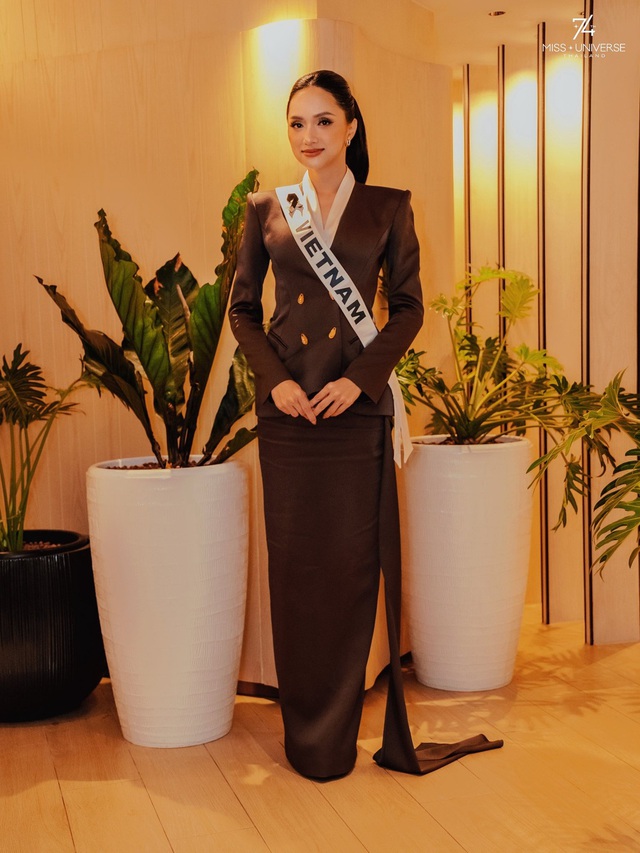 Hương Giang phản ứng khi bị so sánh với các đại diện Việt Nam từng thi Miss Universe- Ảnh 8. Hương Giang phản ứng khi bị so sánh với các đại diện Việt Nam từng thi Miss Universe- Ảnh 8.