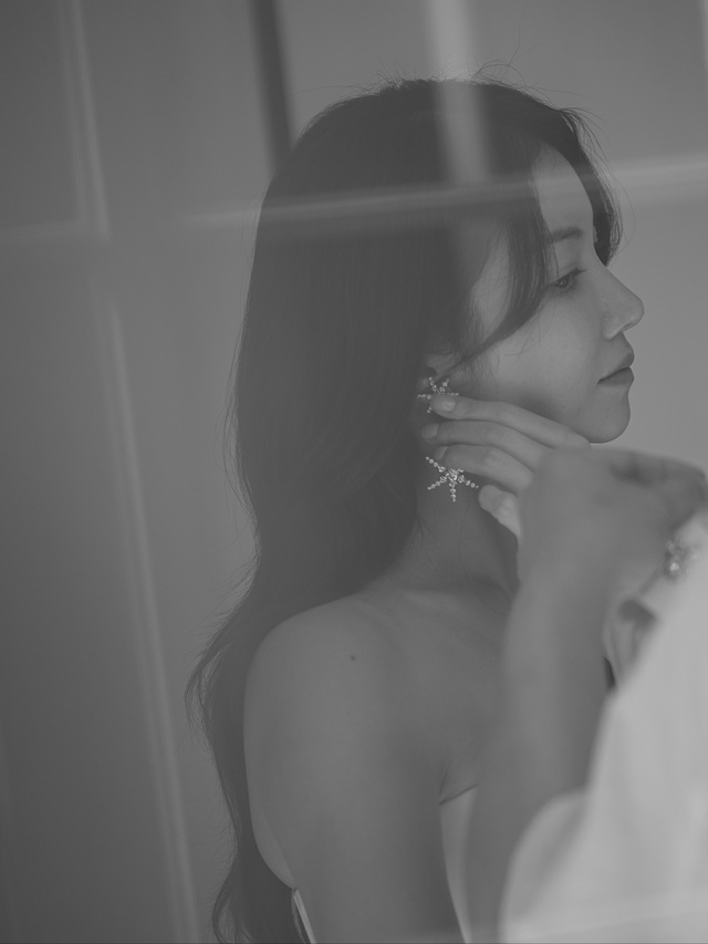 Sao nữ từng vướng ồn ào với Song Joong Ki tung ảnh cưới đẹp như mơ- Ảnh 9. Sao nữ từng vướng ồn ào với Song Joong Ki tung ảnh cưới đẹp như mơ- Ảnh 9.