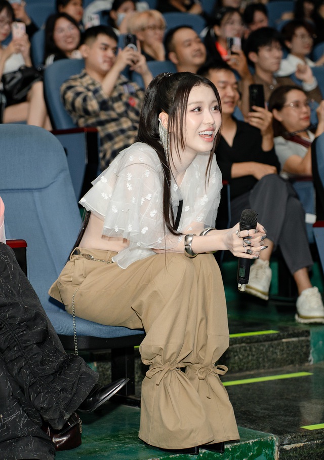 Màn cầu hôn “sượng trân” thiếu muối nhất Vbiz- Ảnh 1. Màn cầu hôn “sượng trân” thiếu muối nhất Vbiz- Ảnh 1.