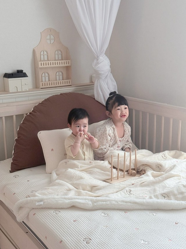 Rốt cuộc thì các mẹ nên sinh con cách nhau bao nhiêu tuổi? Sinh liền hay sinh cách xa?- Ảnh 3. Rốt cuộc thì các mẹ nên sinh con cách nhau bao nhiêu tuổi? Sinh liền hay sinh cách xa?- Ảnh 3.