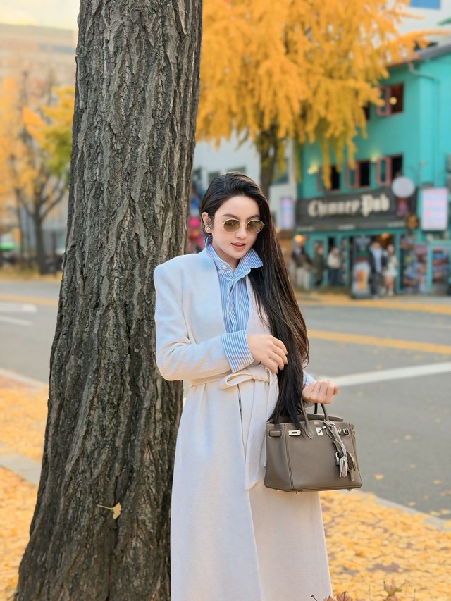 Chu Thanh Huyền - vợ Quang Hải - khoe "bộ tóc nặng 3kg" gây tranh cãi- Ảnh 1. Chu Thanh Huyền - vợ Quang Hải - khoe "bộ tóc nặng 3kg" gây tranh cãi- Ảnh 1.