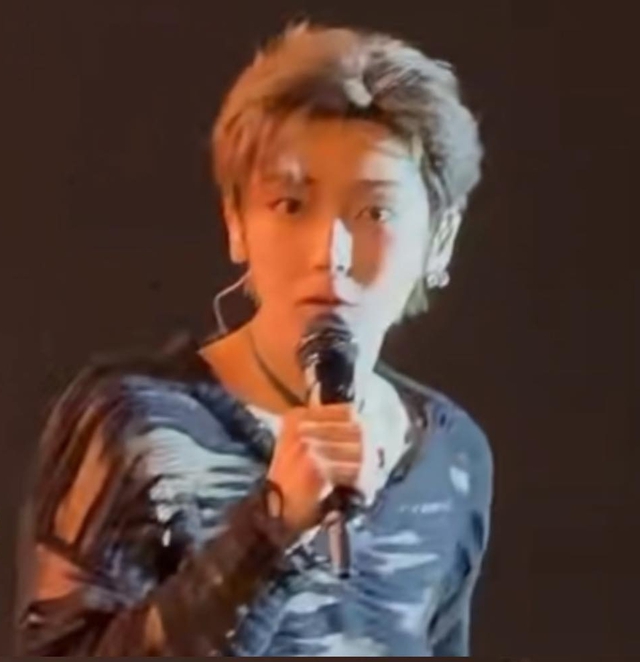 Mỹ nam cổ trang đẹp nhất cúi đầu hoảng loạn vì 1 câu nói của fan - Ảnh 1. Mỹ nam cổ trang đẹp nhất cúi đầu hoảng loạn vì 1 câu nói của fan - Ảnh 1.