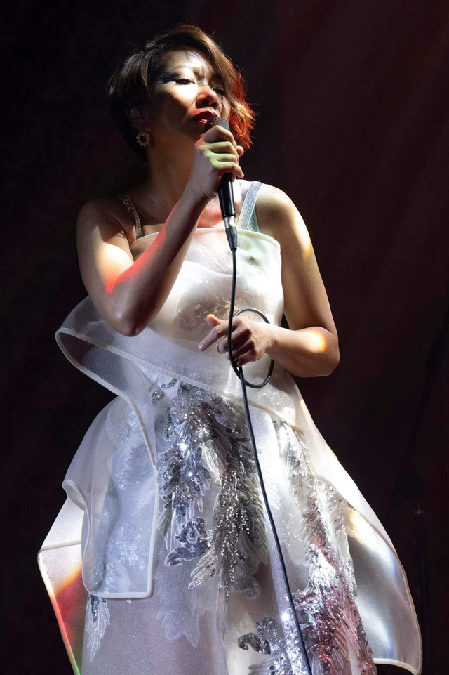 Văn Mai Hương rủ Chi Pu cùng hát, còn Diva Hà Trần thì ngân nga làm nền- Ảnh 1.