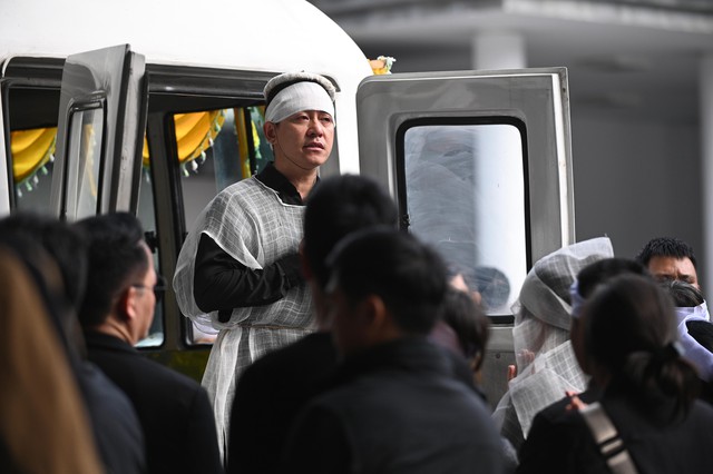 Bằng Kiều lại vướng tranh cãi, phải lập tức xoá bài về mẹ Tuấn Hưng - Ảnh 1. Bằng Kiều lại vướng tranh cãi, phải lập tức xoá bài về mẹ Tuấn Hưng - Ảnh 1.