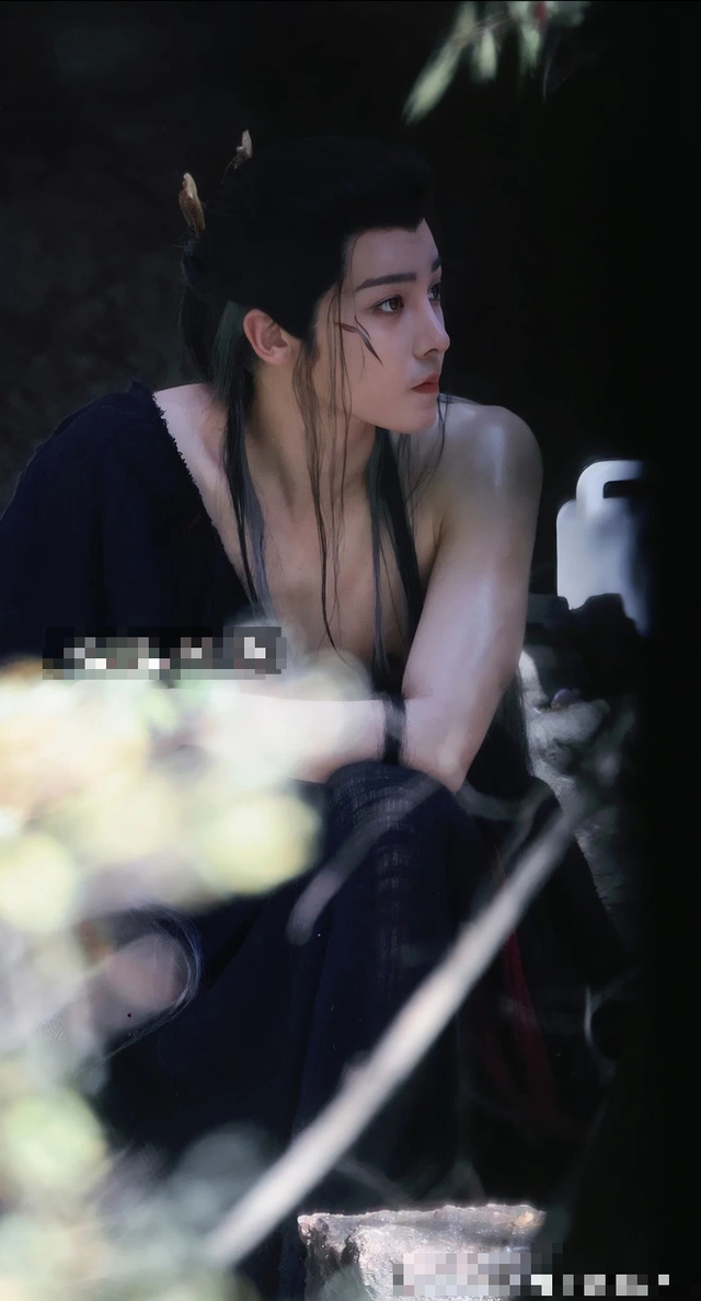 Mỹ nam cổ trang đẹp nhất cúi đầu hoảng loạn vì 1 câu nói của fan - Ảnh 4. Mỹ nam cổ trang đẹp nhất cúi đầu hoảng loạn vì 1 câu nói của fan - Ảnh 4.