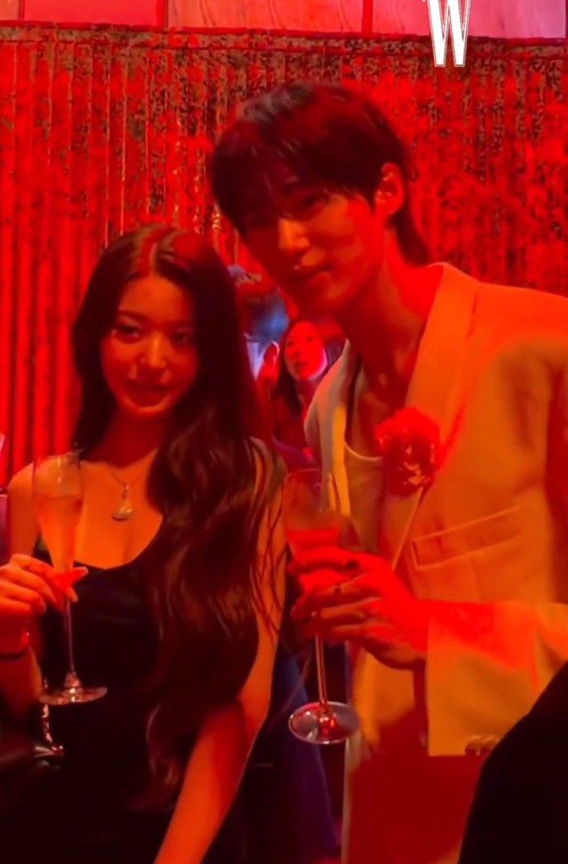 Lộ clip công chúa Kpop liếc mắt đưa tình với nam thần showbiz, cặp đôi Cõng Anh Mà Chạy vậy là toang?- Ảnh 5.