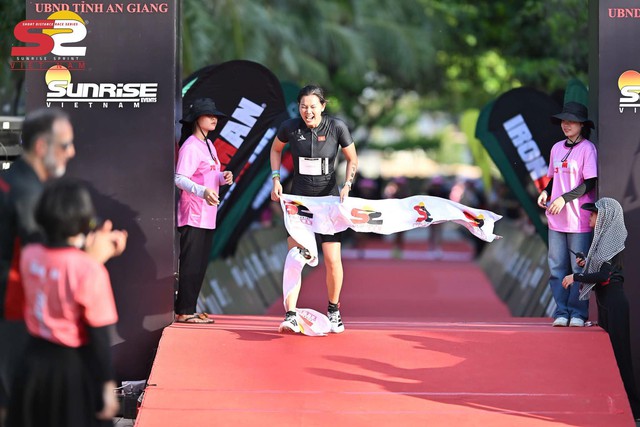 Ánh Viên và bạn trai tin đồn sánh vai cực đẹp đôi, lần đầu xuất hiện công khai gây chú ý- Ảnh 1.