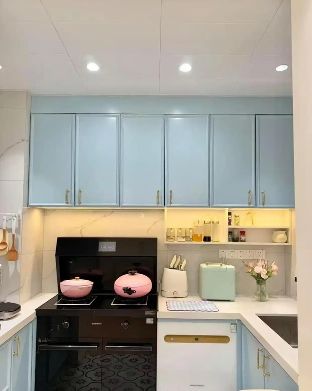 Nhiều người chê căn hộ 2 ban công bất tiện, cho tới khi thấy 2 vợ chồng trẻ ra tay- Ảnh 7. Nhiều người chê căn hộ 2 ban công bất tiện, cho tới khi thấy 2 vợ chồng trẻ ra tay- Ảnh 7.