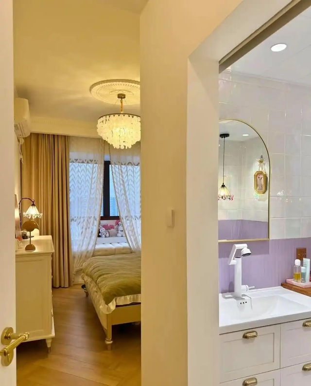 Nhiều người chê căn hộ 2 ban công bất tiện, cho tới khi thấy 2 vợ chồng trẻ ra tay- Ảnh 9. Nhiều người chê căn hộ 2 ban công bất tiện, cho tới khi thấy 2 vợ chồng trẻ ra tay- Ảnh 9.