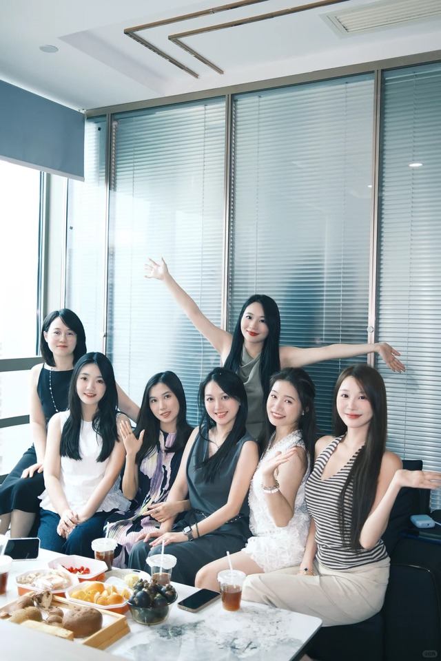 Đi làm đừng chỉ biết chăm chỉ: 5 kiểu cư xử giúp phụ nữ bớt thiệt ở công ty- Ảnh 1.