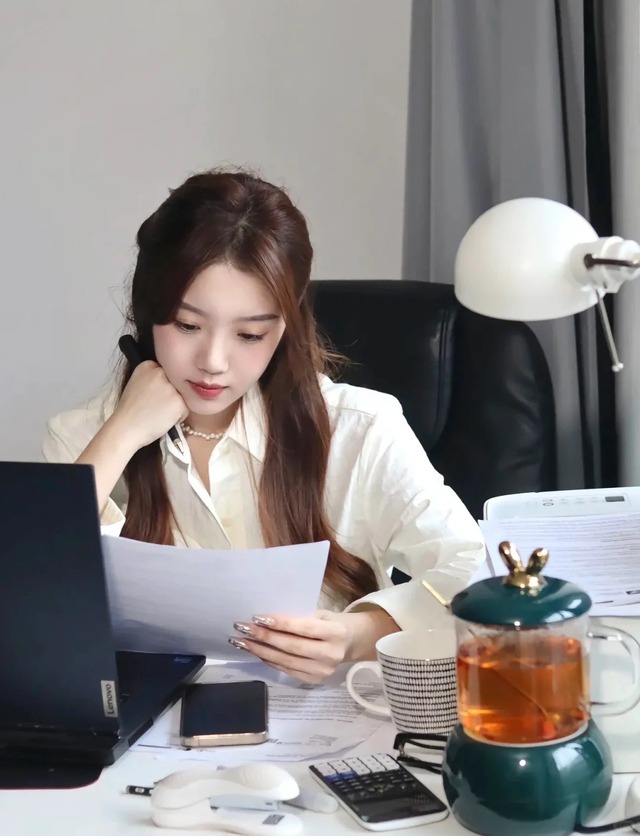 Đi làm đừng chỉ biết chăm chỉ: 5 kiểu cư xử giúp phụ nữ bớt thiệt ở công ty- Ảnh 4.