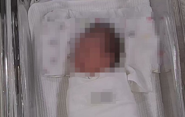 Mẹ trẻ hoảng hốt phát hiện con mình bị bế nhầm tại trung tâm chăm sóc sau sinh- Ảnh 1.