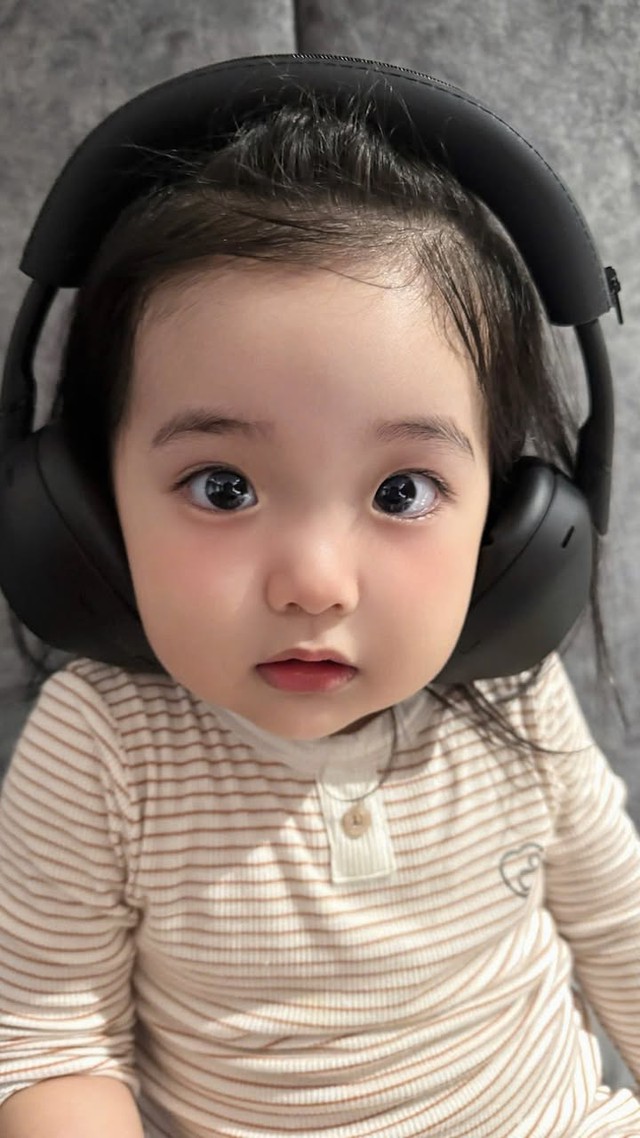 Không thể rời mắt khỏi Lisa nhà Khánh Thi - Phan Hiển, loạt ảnh đời thường gây sốt vì đáng yêu như hoạt hình- Ảnh 1.