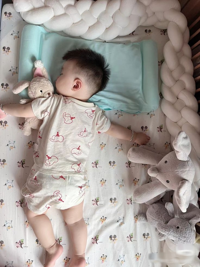 Đằng sau tướng ngủ "xấu" của bé là những điều bố mẹ nên biết- Ảnh 2.