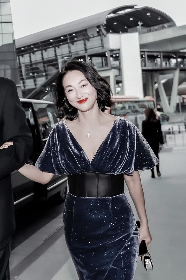 Sao nữ đòi bán cúp vàng, yêu cầu tăng lương gấp 100 lần khi vừa lên ngôi Ảnh hậu   - Ảnh 1.