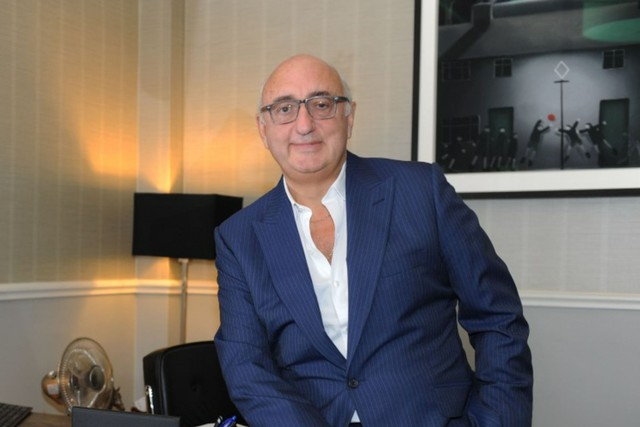 Siêu cò bóng đá quyền lực nhất thế giới bị cáo buộc lạm dụng tình dục và bạo hành suốt 6 năm- Ảnh 1. Siêu cò bóng đá quyền lực nhất thế giới bị cáo buộc lạm dụng tình dục và bạo hành suốt 6 năm- Ảnh 1.