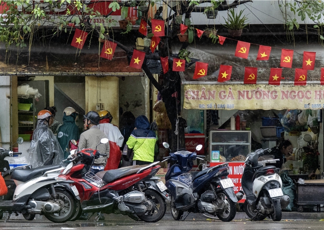 Từ chuyện hàng bánh chuối từ chối khách vì "chị còn bận ăn sáng": Ở đâu thấy vui và thoải mái thì ăn!- Ảnh 3. Từ chuyện hàng bánh chuối từ chối khách vì "chị còn bận ăn sáng": Ở đâu thấy vui và thoải mái thì ăn!- Ảnh 3.