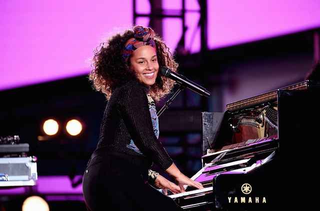 Alicia Keys mang sân khấu “đỉnh thế giới” đến Hà Nội: Giọng hát đẳng cấp đủ để không ai bỏ lỡ 8WONDER Winter 2025- Ảnh 4.
