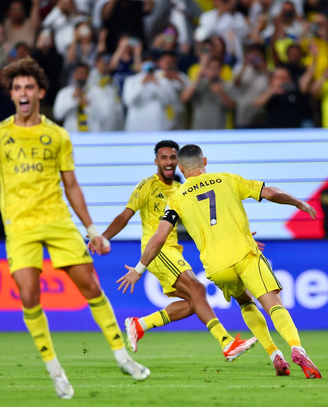 Ronaldo 40 tuổi vẫn ghi bàn ầm âm, phát biểu 1 câu gây sốc- Ảnh 1.