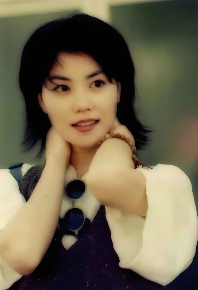 Ngoại lệ duy nhất của “ông lớn” kiểm soát Song Hye Kyo, làm khổ cả showbiz - Ảnh 5. Ngoại lệ duy nhất của “ông lớn” kiểm soát Song Hye Kyo, làm khổ cả showbiz - Ảnh 5.