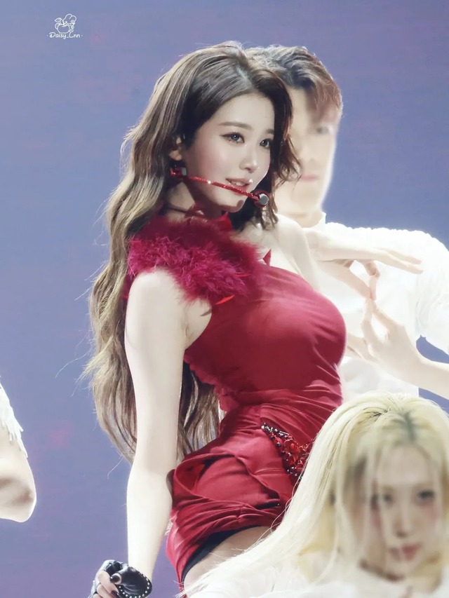 "Công chúa Kpop" nhảy xấu hát nhép, chưa đủ "trình" tách nhóm- Ảnh 7. "Công chúa Kpop" nhảy xấu hát nhép, chưa đủ "trình" tách nhóm- Ảnh 7.