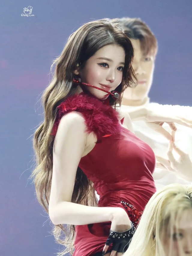 "Công chúa Kpop" nhảy xấu hát nhép, chưa đủ "trình" tách nhóm- Ảnh 5. "Công chúa Kpop" nhảy xấu hát nhép, chưa đủ "trình" tách nhóm- Ảnh 5.