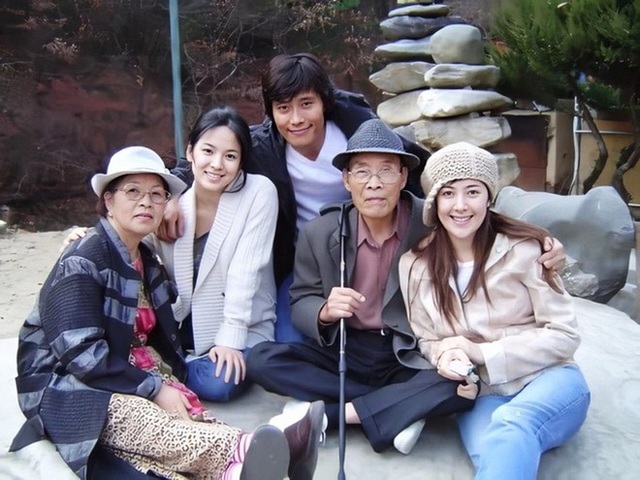 Song Hye Kyo "bên trọng bên khinh" khi gặp lại 2 tình cũ Hyun Bin - Lee Byung Hun- Ảnh 6.